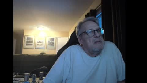 Snapshot of cjscout chatting on December 15, 12:51 am cjscout online show from December 15, 12:51 am