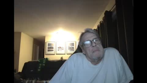 Snapshot of cjscout chatting on January 2, 9:33 am cjscout online show from January 2, 9:33 am