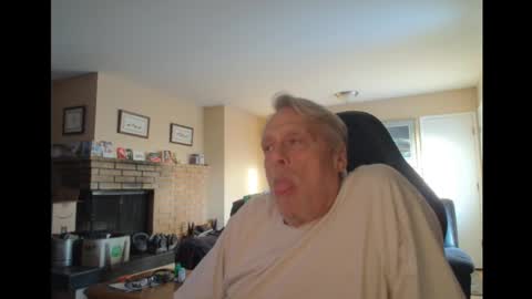 Snapshot of cjscout chatting on February 2, 12:40 am cjscout online show from February 2, 12:40 am