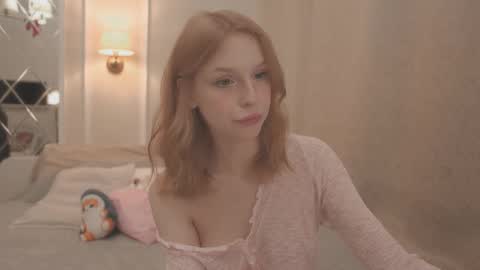 Snapshot of claire_bennett chatting on October 6, 11:35 pm Claire Bennett online show from October 6, 11:35 pm