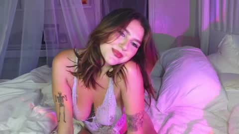 clairerae3 online show from April 4, 4:00 am