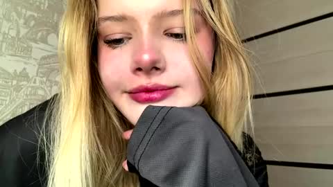 Snapshot of clairoley chatting on May 15, 4:58 pm Malin online show from May 15, 4:58 pm