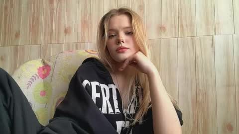 Snapshot of clairoley chatting on May 21, 12:12 pm Malin online show from May 21, 12:12 pm