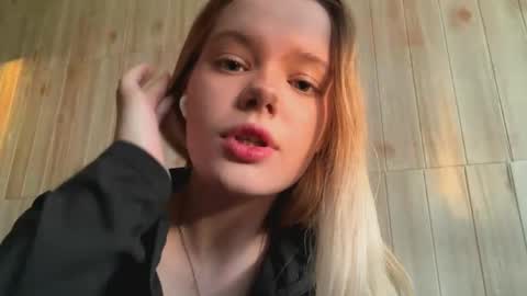Snapshot of clairoley chatting on May 22, 3:39 pm Malin online show from May 22, 3:39 pm