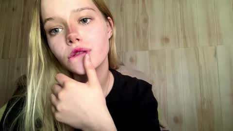 Snapshot of clairoley chatting on May 25, 4:02 pm Malin online show from May 25, 4:02 pm