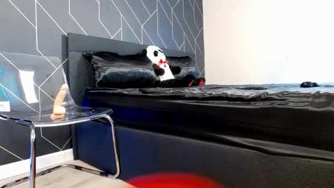 Snapshot of clarabarness15 chatting on February 24, 8:23 am clarabarness15 online show from February 24, 8:23 am