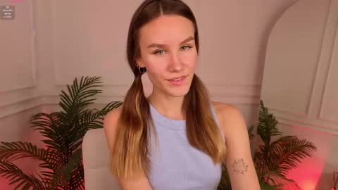 Snapshot of clare_ff chatting on October 12, 1:43 pm Claire online show from October 12, 1:43 pm