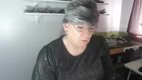 Snapshot of clarem chatting on April 4, 11:18 am clare nylons online show from April 4, 11:18 am