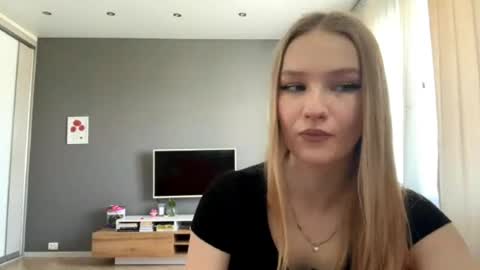 Kristie online show from May 19, 1:56 am
