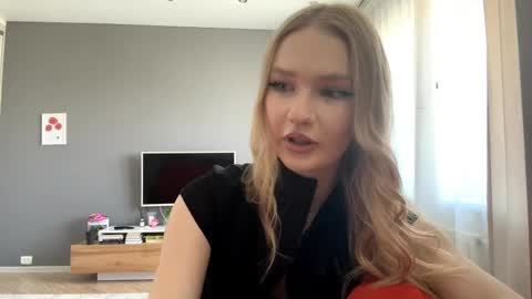 Kristie online show from May 25, 2:06 am