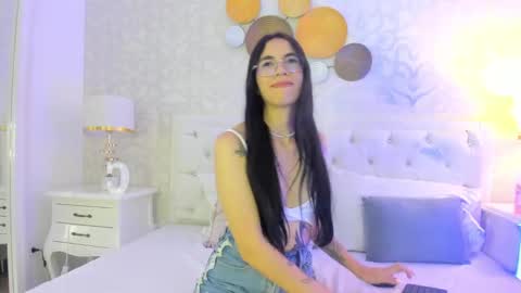 Snapshot of clarisse28 chatting on January 8, 7:34 pm Mistress Clarisse online show from January 8, 7:34 pm