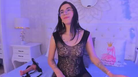 Snapshot of clarisse28 chatting on September 27, 7:52 pm Mistress Clarisse online show from September 27, 7:52 pm