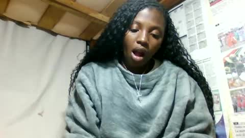 Snapshot of clarisse98 chatting on July 3, 8:43 am clarisse98 online show from July 3, 8:43 am