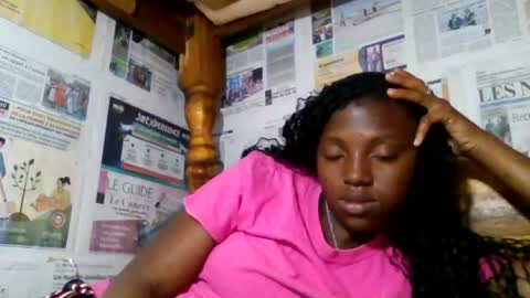 Snapshot of clarisse98 chatting on July 6, 6:21 pm clarisse98 online show from July 6, 6:21 pm