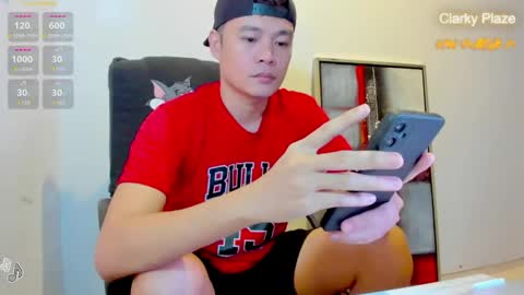 Snapshot of clarkyplaze chatting on June 2, 12:34 am Clark online show from June 2, 12:34 am