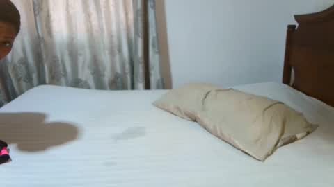 Snapshot of classyhornybabe chatting on February 14, 12:14 pm Angel online show from February 14, 12:14 pm