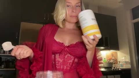 Snapshot of claudia_loves_u chatting on September 27, 2:38 am claudia_loves_u online show from September 27, 2:38 am