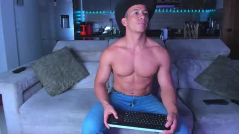 claytonburgues online show from February 5, 4:39 am