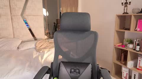 Cleo Adams online show from November 21, 5:06 am