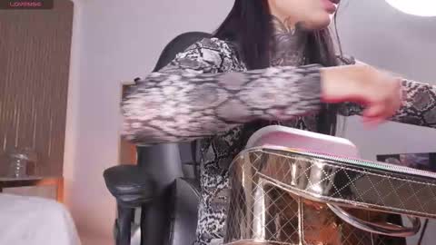 Snapshot of cleeoadams_ chatting on February 27, 5:07 am Cleo Adams online show from February 27, 5:07 am