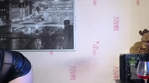 Snapshot of clever_sexy chatting on December 13, 8:04 pm Clever Sexy online show from December 13, 8:04 pm