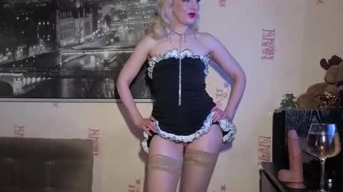 Snapshot of clever_sexy chatting on February 22, 6:06 pm Clever Sexy online show from February 22, 6:06 pm