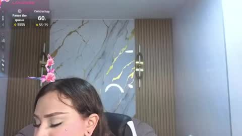 Clhoe online show from May 16, 12:59 pm