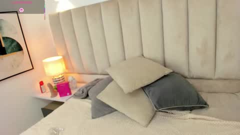 clhoe_johnson_ online show from October 7, 12:46 pm