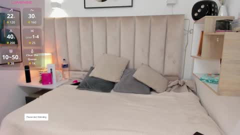 clhoe_johnson_ online show from October 13, 12:38 pm