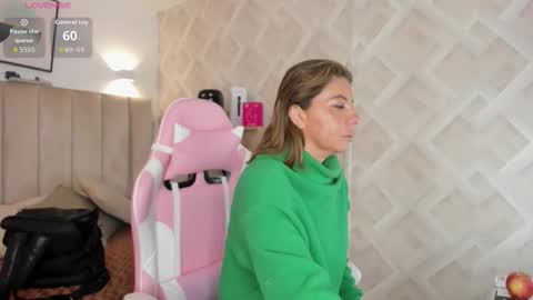 clhoe_johnson_ online show from February 18, 12:23 pm