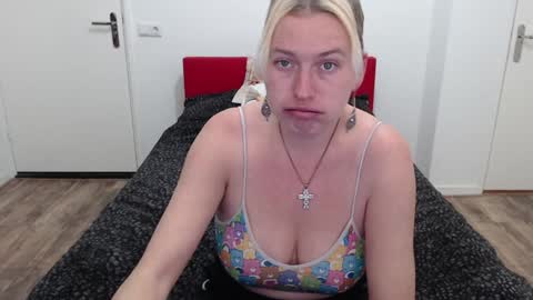 Snapshot of clittytastic chatting on January 15, 7:01 pm Syl online show from January 15, 7:01 pm