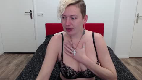 Snapshot of clittytastic chatting on January 17, 8:02 am Syl online show from January 17, 8:02 am
