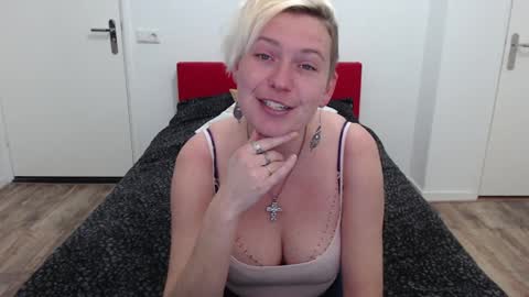 Snapshot of clittytastic chatting on January 20, 8:09 am Syl online show from January 20, 8:09 am