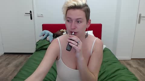 Snapshot of clittytastic chatting on January 24, 4:17 pm Syl online show from January 24, 4:17 pm