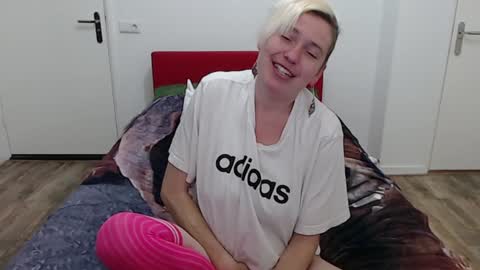 Snapshot of clittytastic chatting on January 27, 1:52 pm Syl online show from January 27, 1:52 pm