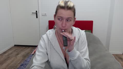 Snapshot of clittytastic chatting on February 5, 2:05 pm Syl online show from February 5, 2:05 pm