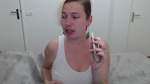 Snapshot of clittytastic chatting on February 6, 6:02 pm Syl online show from February 6, 6:02 pm