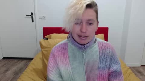 Snapshot of clittytastic chatting on February 16, 7:49 pm Syl online show from February 16, 7:49 pm