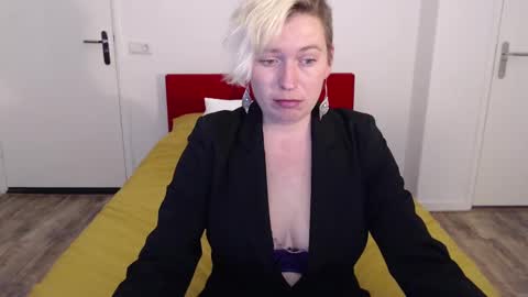 Snapshot of clittytastic chatting on February 21, 9:02 am Syl online show from February 21, 9:02 am