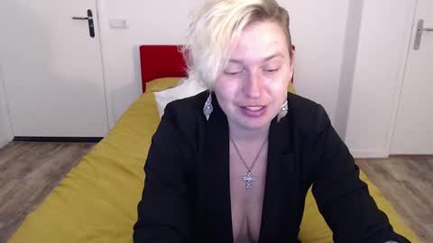 Snapshot of clittytastic chatting on February 21, 2:38 pm Syl online show from February 21, 2:38 pm
