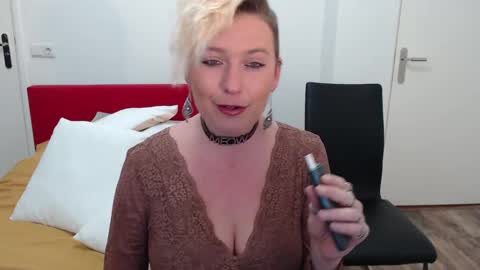 Snapshot of clittytastic chatting on February 27, 6:53 pm Syl online show from February 27, 6:53 pm