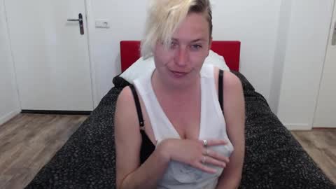 Snapshot of clittytastic chatting on March 9, 2:43 pm Syl online show from March 9, 2:43 pm