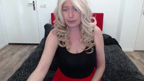 Snapshot of clittytastic chatting on March 10, 9:32 am Syl online show from March 10, 9:32 am
