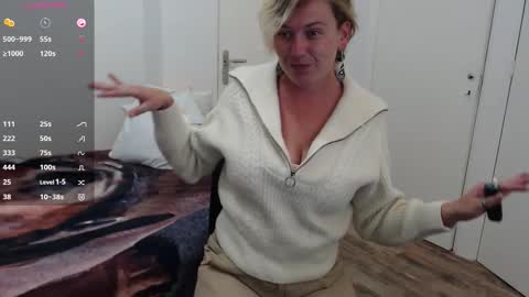 Snapshot of clittytastic chatting on September 12, 8:36 am Syl online show from September 12, 8:36 am