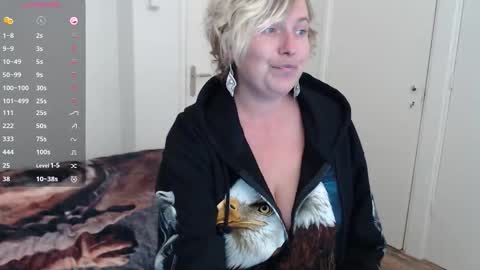 Snapshot of clittytastic chatting on September 18, 9:17 pm Syl online show from September 18, 9:17 pm
