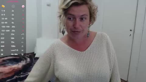 Snapshot of clittytastic chatting on September 30, 12:10 pm Syl online show from September 30, 12:10 pm
