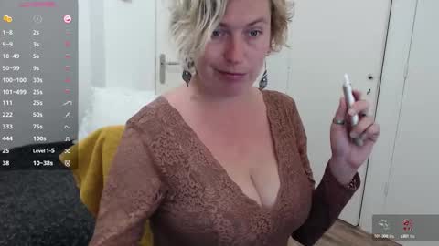 Snapshot of clittytastic chatting on October 6, 7:39 am Syl online show from October 6, 7:39 am
