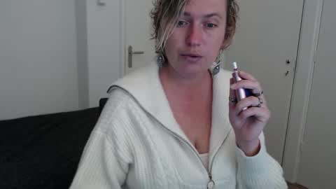 Snapshot of clittytastic chatting on October 13, 6:57 am Syl online show from October 13, 6:57 am