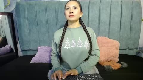 Snapshot of cloe16_ chatting on December 1, 2:38 am Cloe online show from December 1, 2:38 am