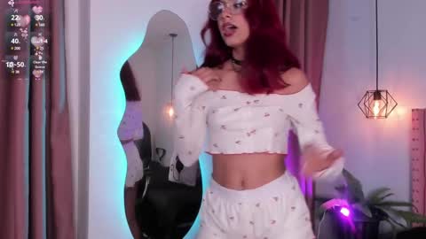 Snapshot of cloe__hills chatting on March 1, 3:16 pm Cloe online show from March 1, 3:16 pm